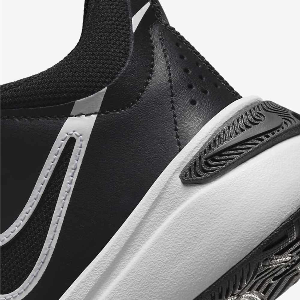 NIKE Team Hustle D 11 Big Kids' Basketball Shoes Black & White Size 7Y NEW - Picture 16 of 16